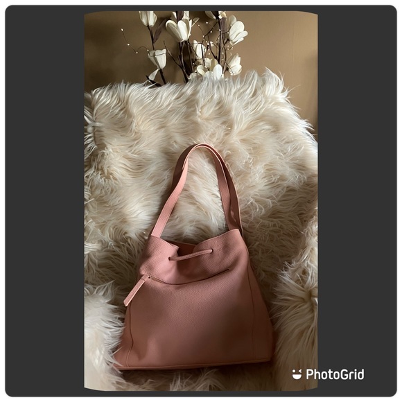 Laggo Hobo, light pink pebble leather, with two-front pockets and tassels - Picture 2 of 2